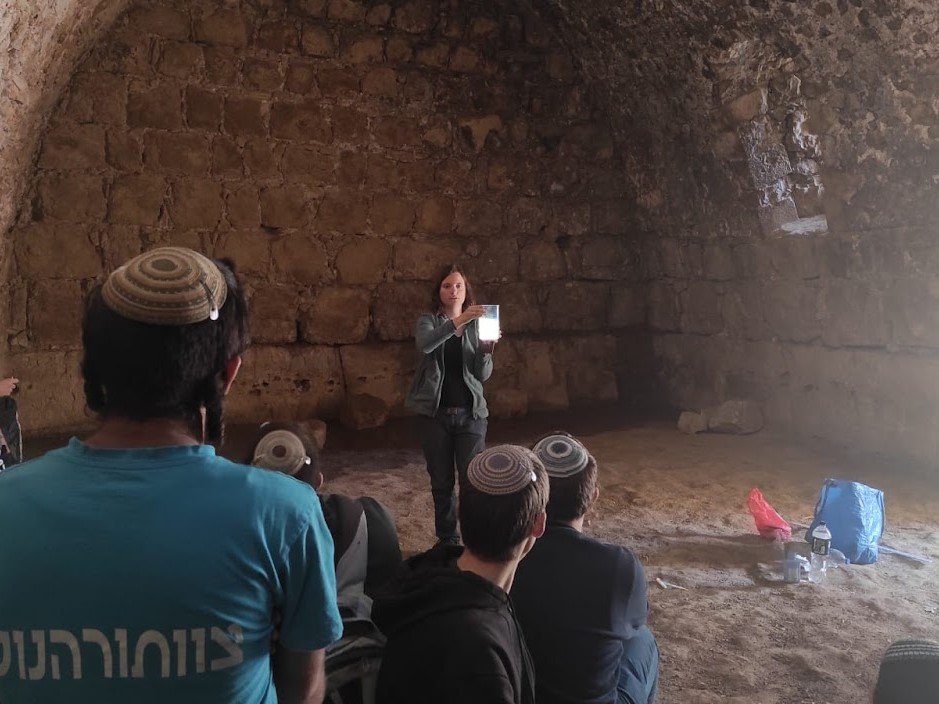 הדגמת פיזור ריילי בעין חמד